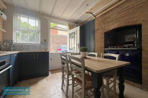 Kitchen- click for photo gallery